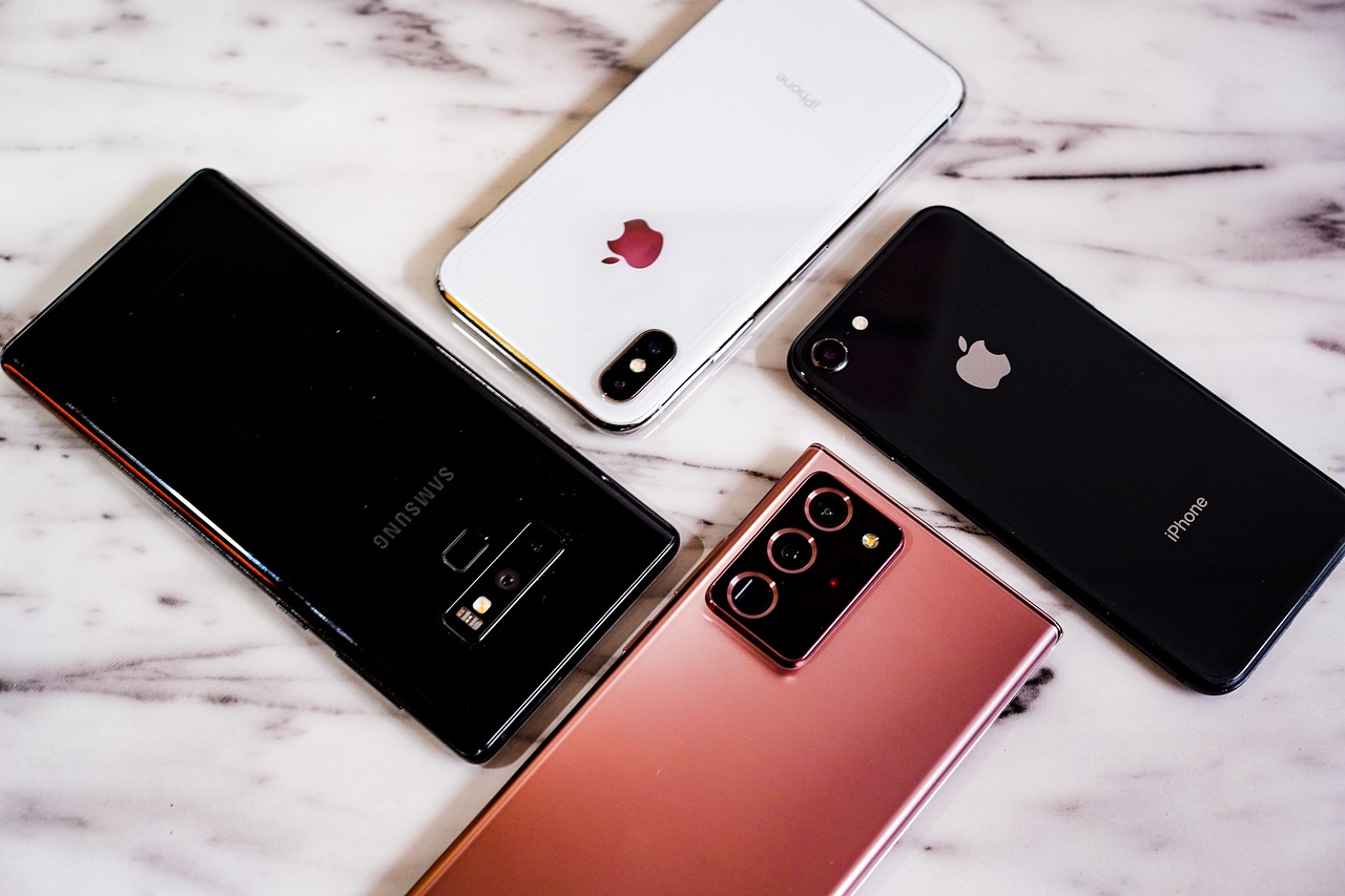 zerotake-cellphones-5507342_1280